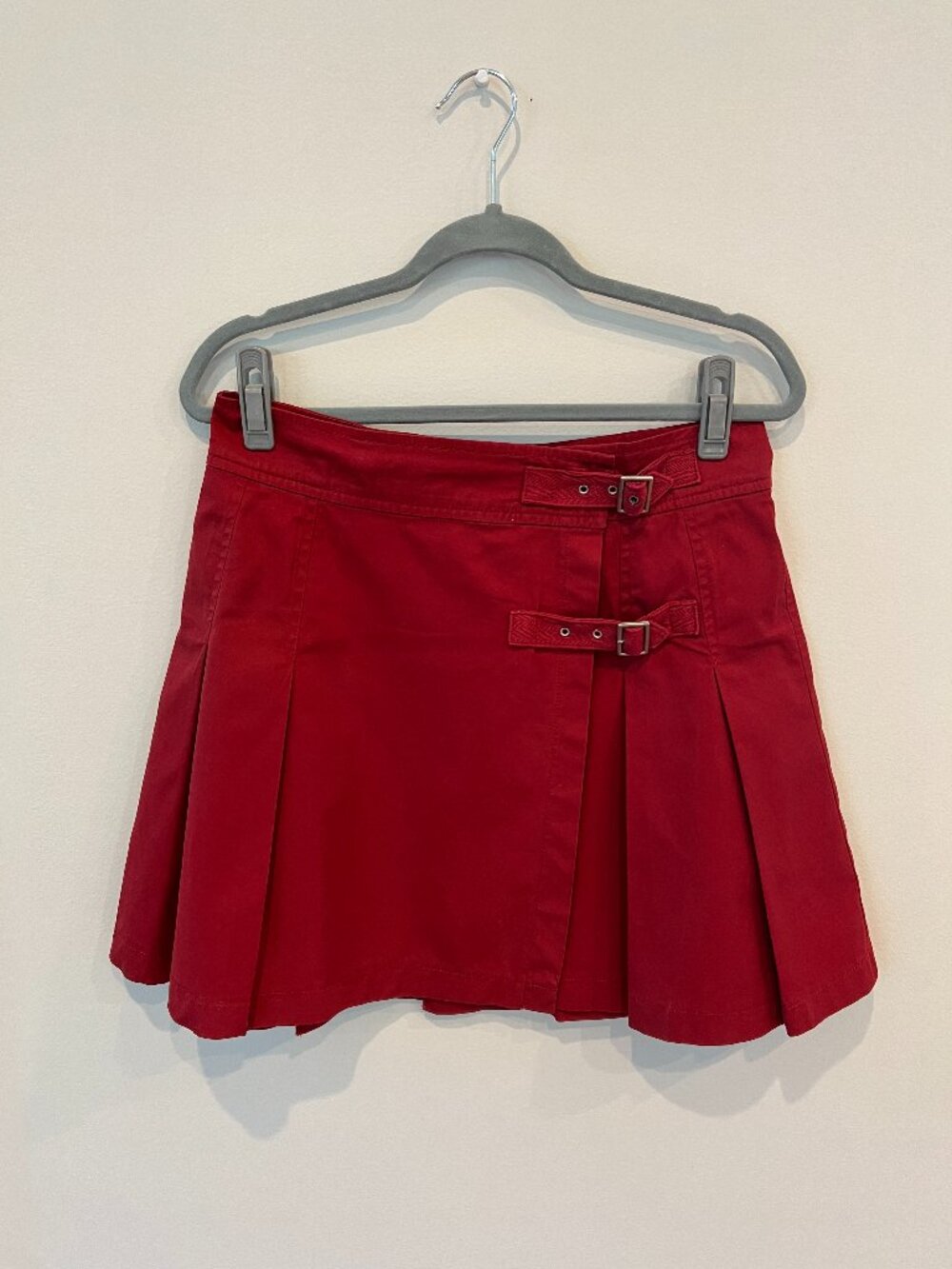 Banana Republic Red Wrap Pleated Skirt with Buckle Details – Size 4
